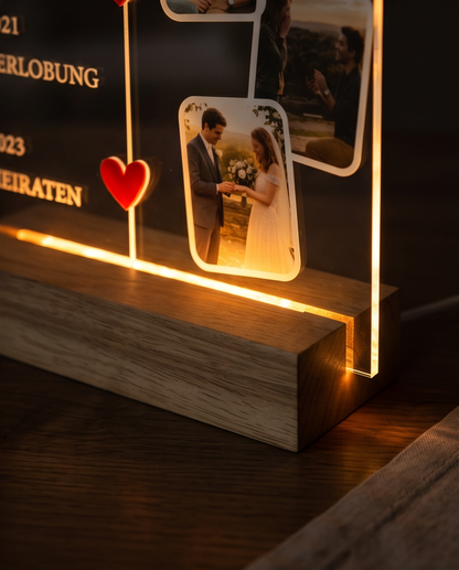 Personalisiertes Acrylglas "Unsere Love Story" mit LED-Holzsockel – Liebes-Timeline Geschenk