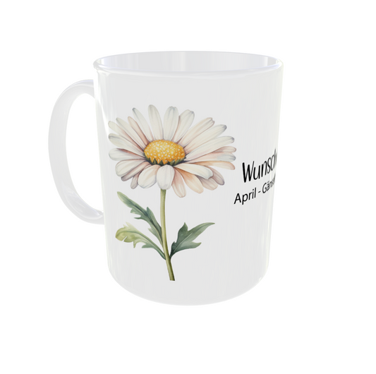 Personalisierte Geburtsblumen Tasse April mit Gänseblümchen Kranz Design - Vorderansicht mit weißem Hintergrund