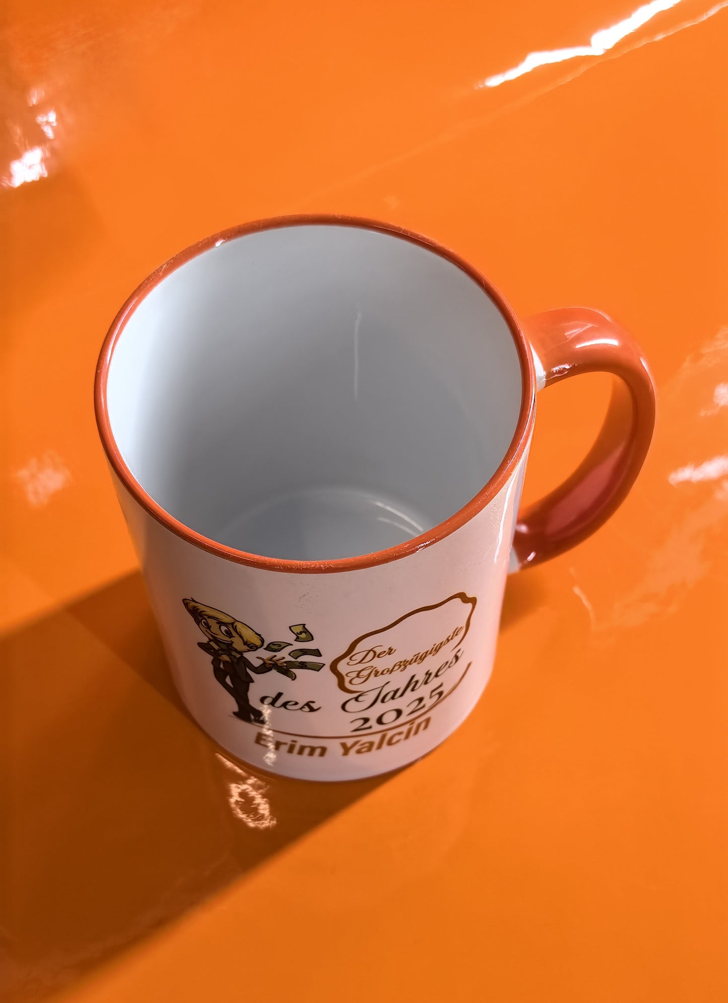 Großzügigste des Jahres – Personalisierte Tasse mit Comic - Wunschname – Dankeschön Geschenk für Kollegen & Mitarbeiter