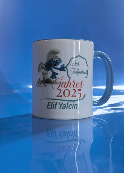 Personalisierte Tasse „Der Tollpatsch des Jahres 2025“ – Lustige Geschenkidee mit Namen – Cartoon Award Tasse
