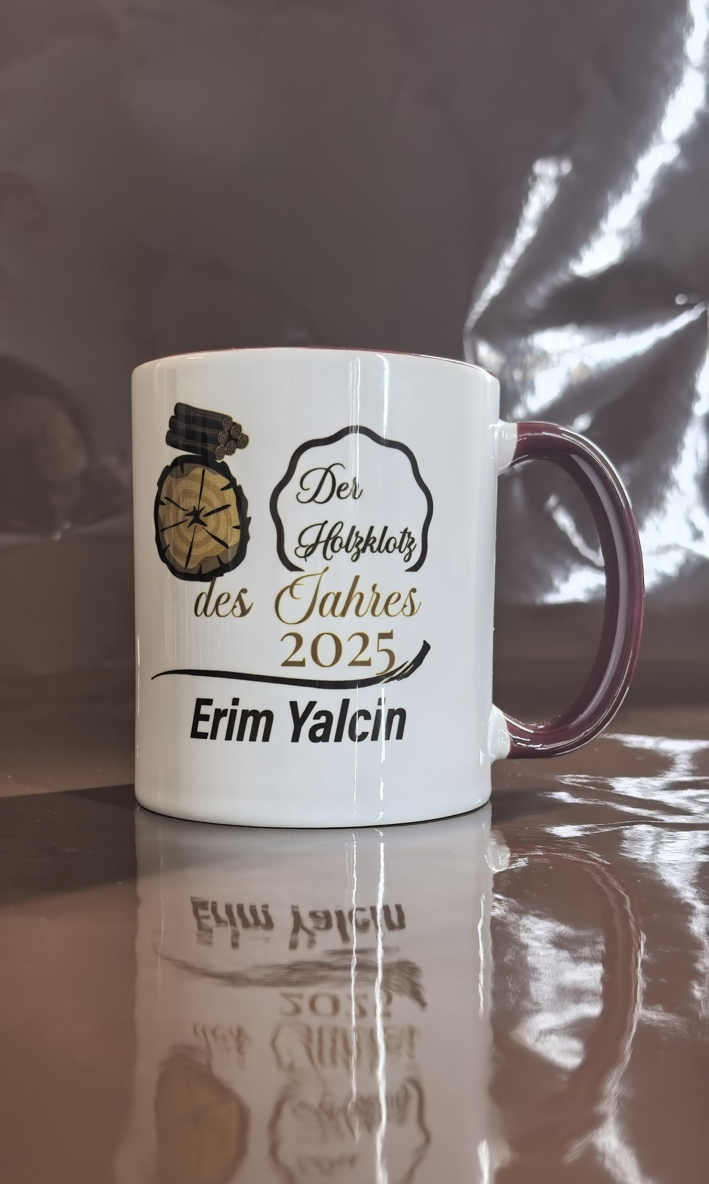 Personalisierte Tasse „Der Holzklotz des Jahres 2025“ – Lustige Geschenkidee mit Namen & Holz-Motiv – Gag Award Tasse