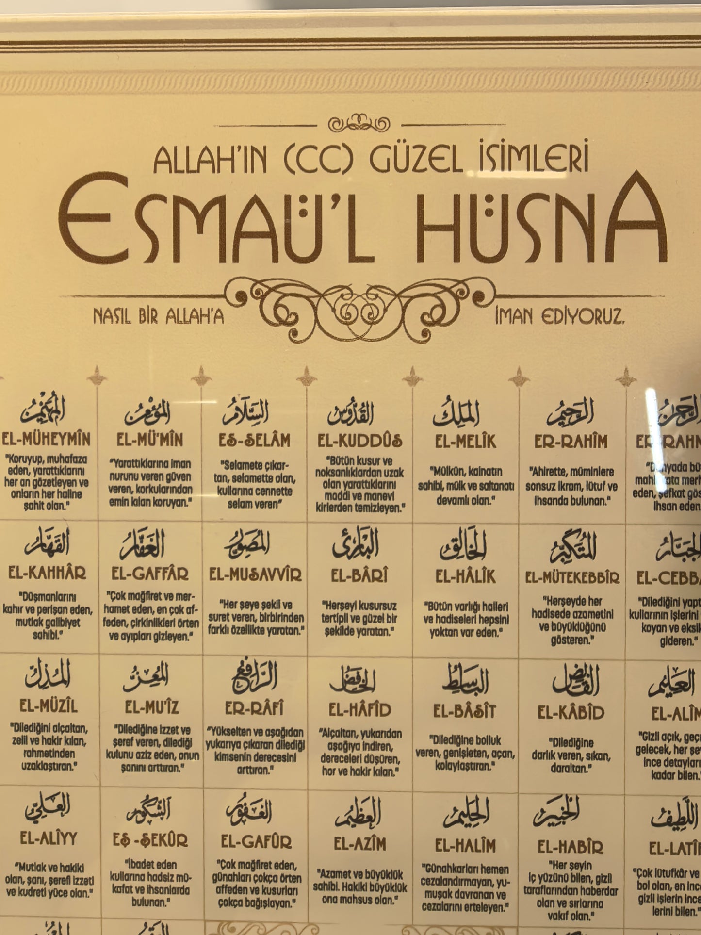 Elegantes Esma'ül Hüsna Wandbild auf Acrylglass – Die 99 Schönen Namen Allahs – 50x70 cm – Hochwertiger Druck & Tiefenwirkung