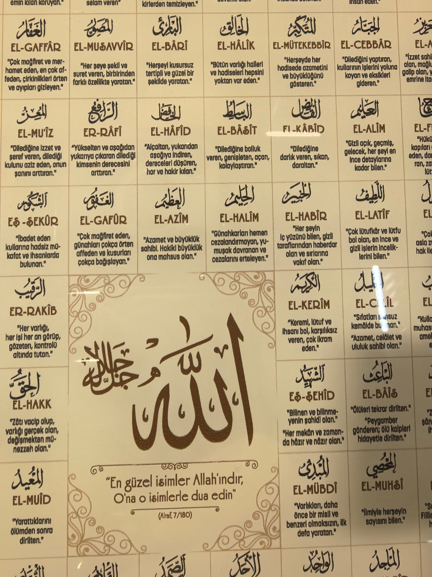 Elegantes Esma'ül Hüsna Wandbild auf Acrylglass – Die 99 Schönen Namen Allahs – 50x70 cm – Hochwertiger Druck & Tiefenwirkung