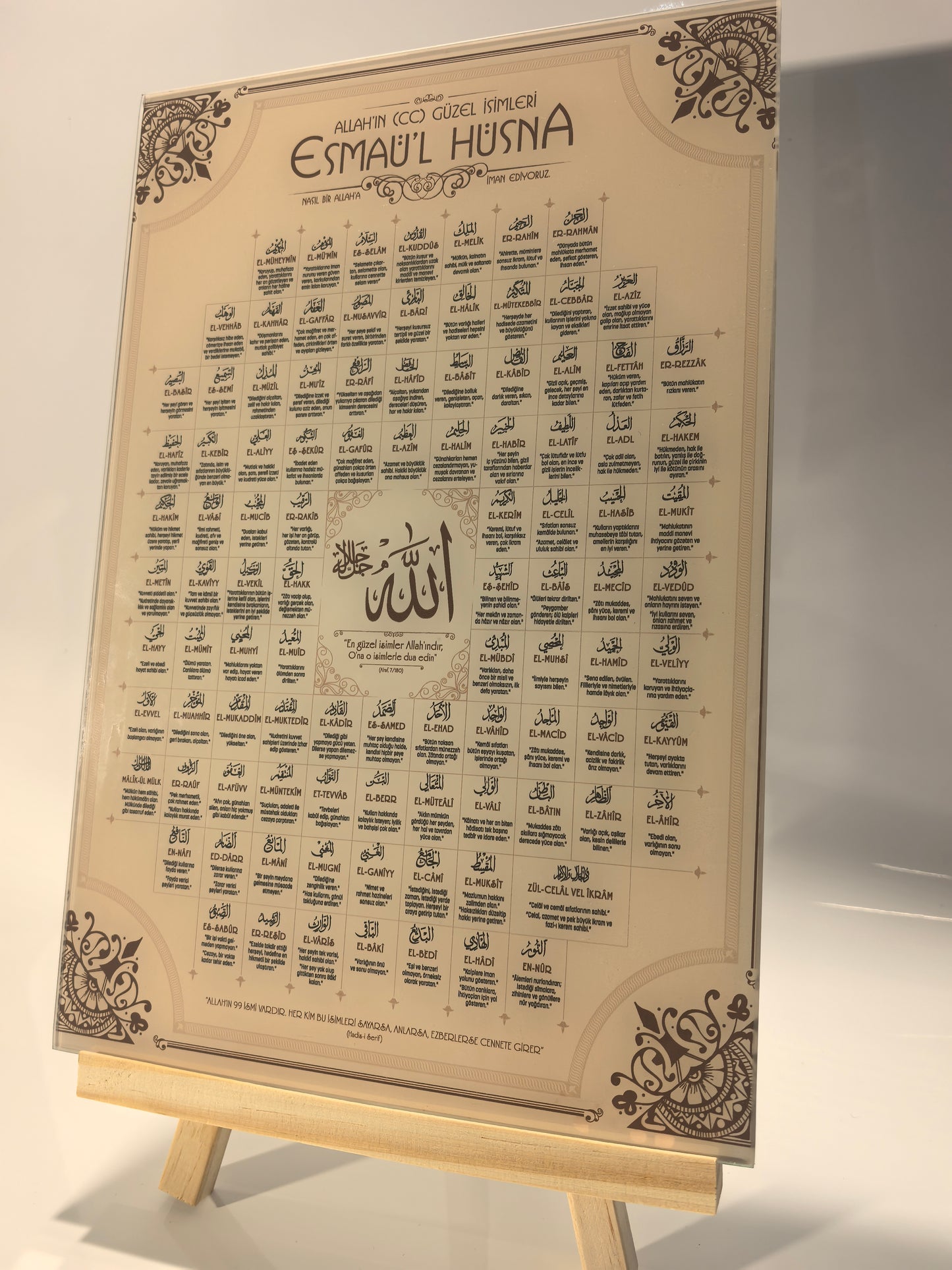Elegantes Esma'ül Hüsna Wandbild auf Acrylglass – Die 99 Schönen Namen Allahs – 50x70 cm – Hochwertiger Druck & Tiefenwirkung
