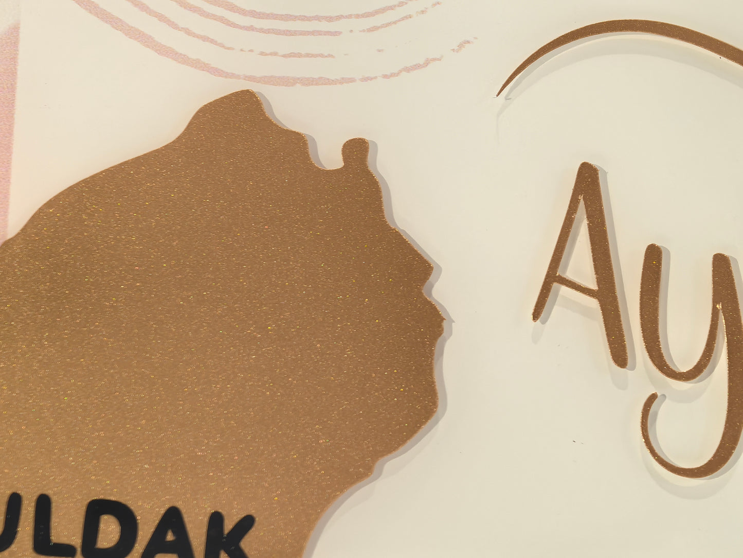 Personalisiertes Hochzeits-Empfangsschild – Zweisprachig mit goldener Stadtsilhouette