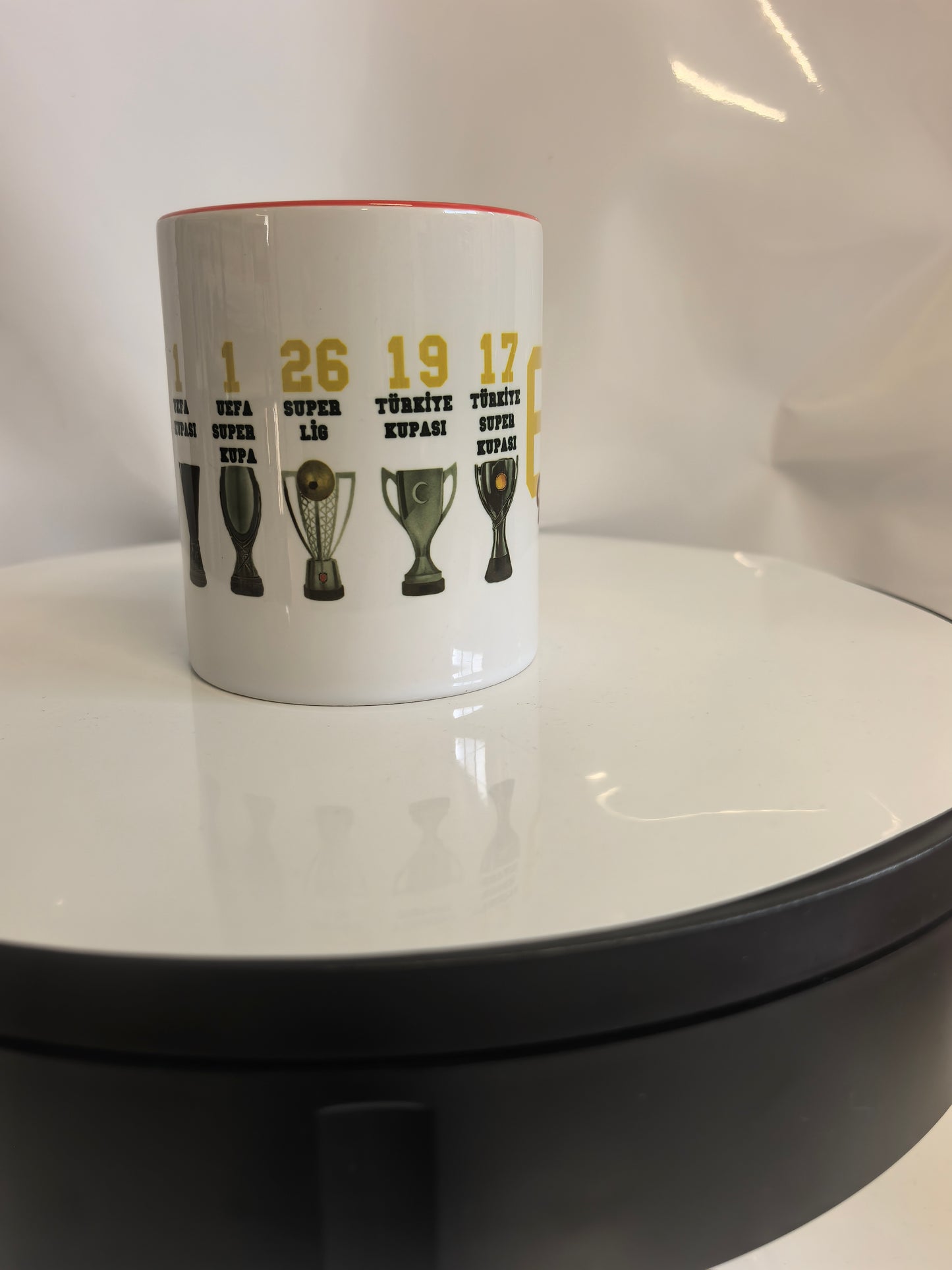 Galatasaray Tasse–63 Kupa Design-Fanartikel mit Vereinslogo & Pokalstatistik-GS Fan Tasse –Fußballverein-Geschenk für Galatasaray-Fans
