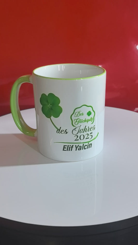 Personalisierte Tasse „Der Glückspilz des Jahres 2025“ – Geschenk mit Namen & Kleeblatt – Lustige Auszeichnung für Glückskinder