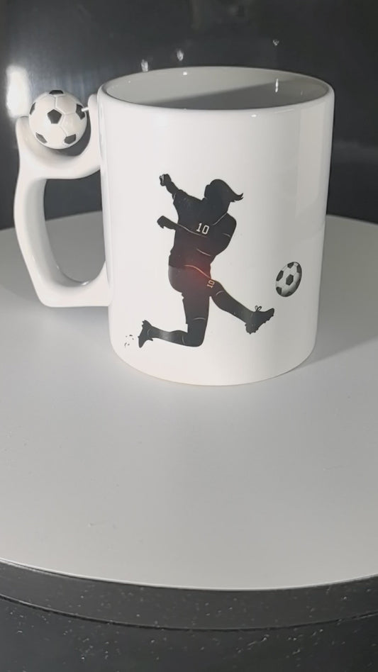 der personalisierten Fußball Tasse mit Fußballdruck.