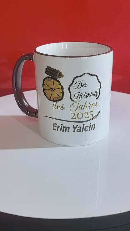 Personalisierte Tasse „Der Holzklotz des Jahres 2025“ – Lustige Geschenkidee mit Namen & Holz-Motiv – Gag Award Tasse